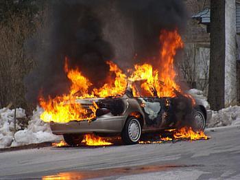 Şəmkirdə 41 yaşlı kişi avtomobilində yanaraq öldü